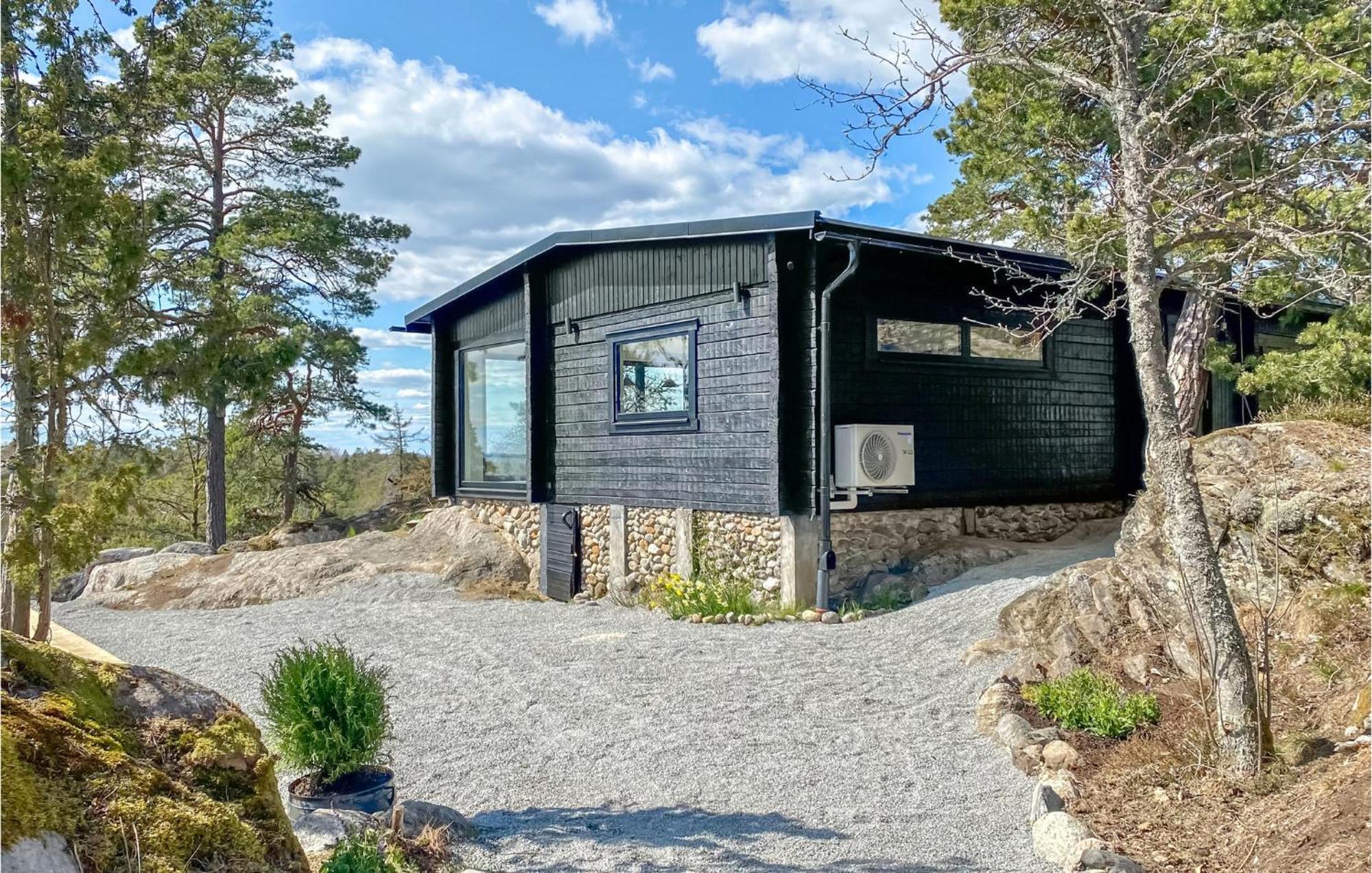 Lovely Home In Sorunda With Kitchen Grytnas Exterior photo